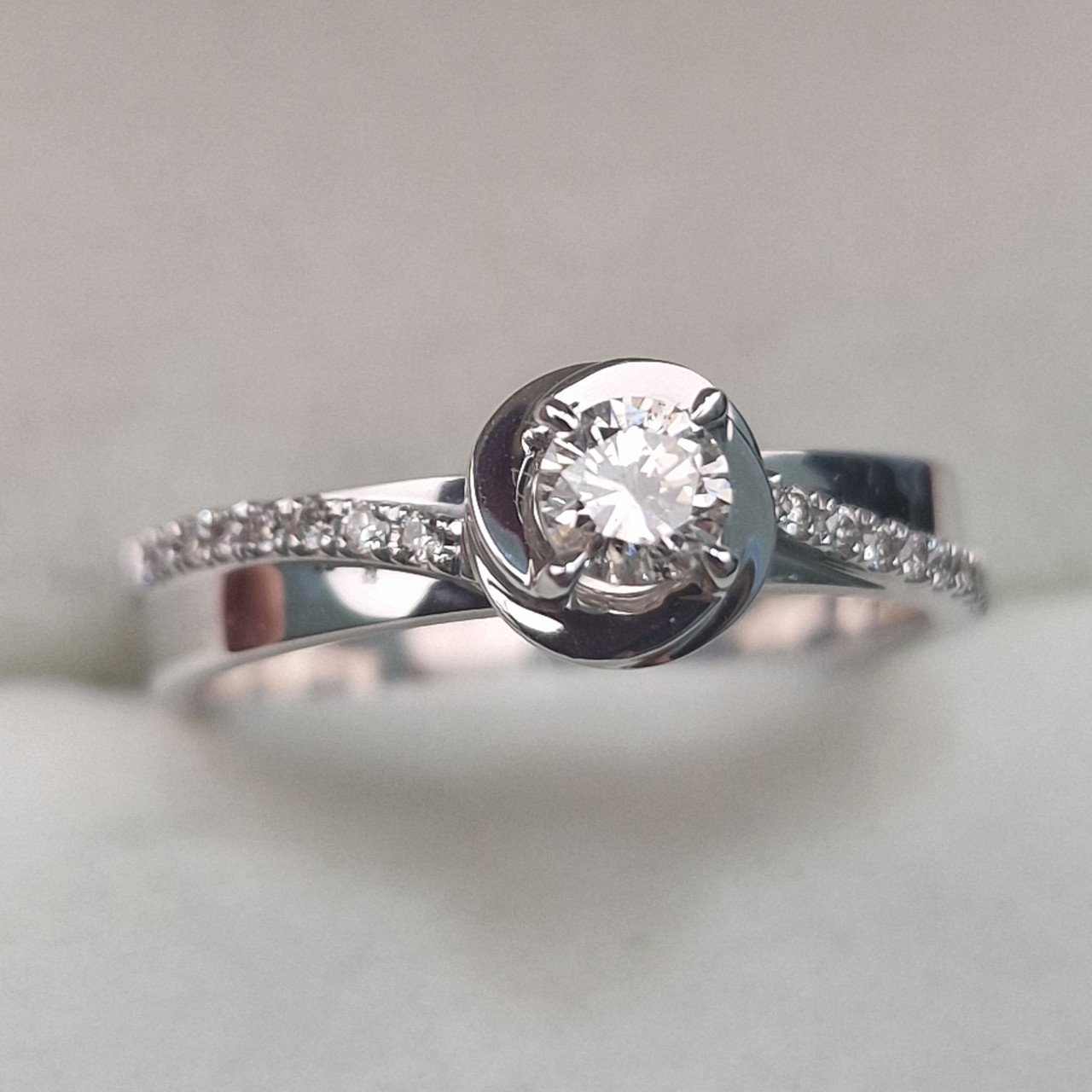Кольцо Deimantas 104832560 17,5р 3,67гр 0,31ct. купить,NaN