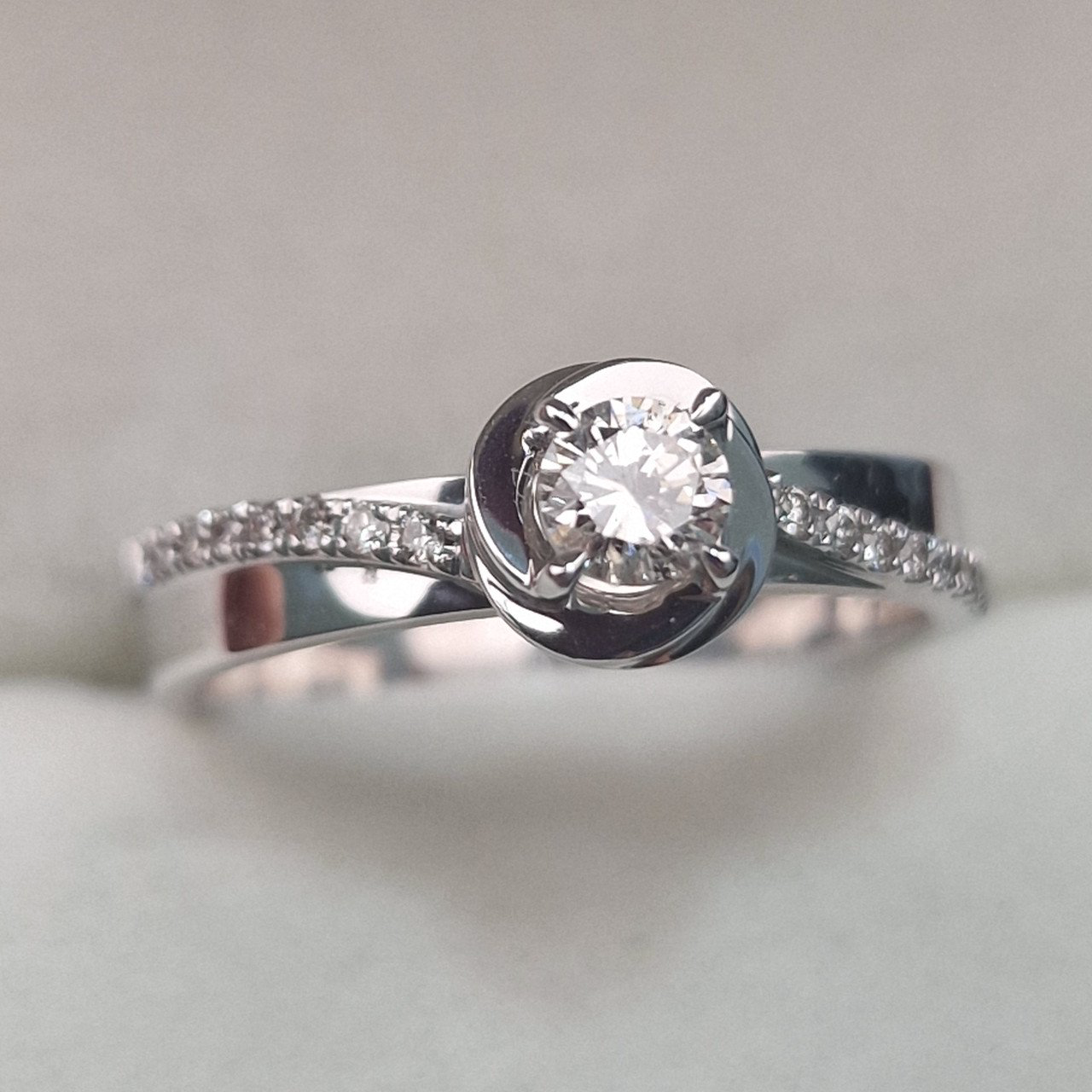 Кольцо Deimantas 104832560 17,5р 3,67гр 0,31ct. купить,NaN
