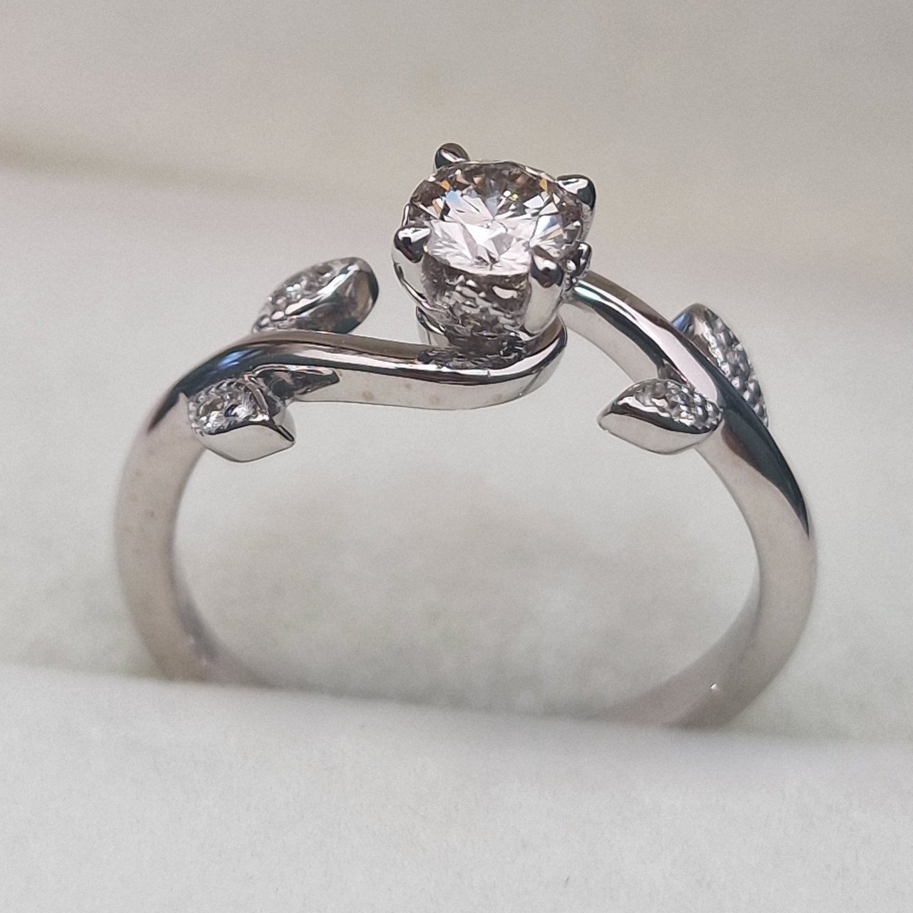 Кольцо Deimantas 104832545 17,5р 3,22гр 0,47ct. купить,NaN