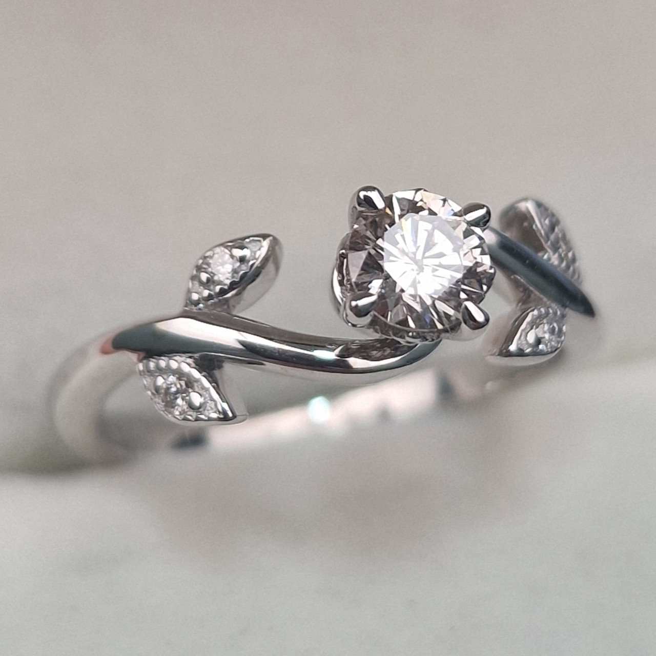 Кольцо Deimantas 104832545 17,5р 3,22гр 0,47ct. купить,NaN