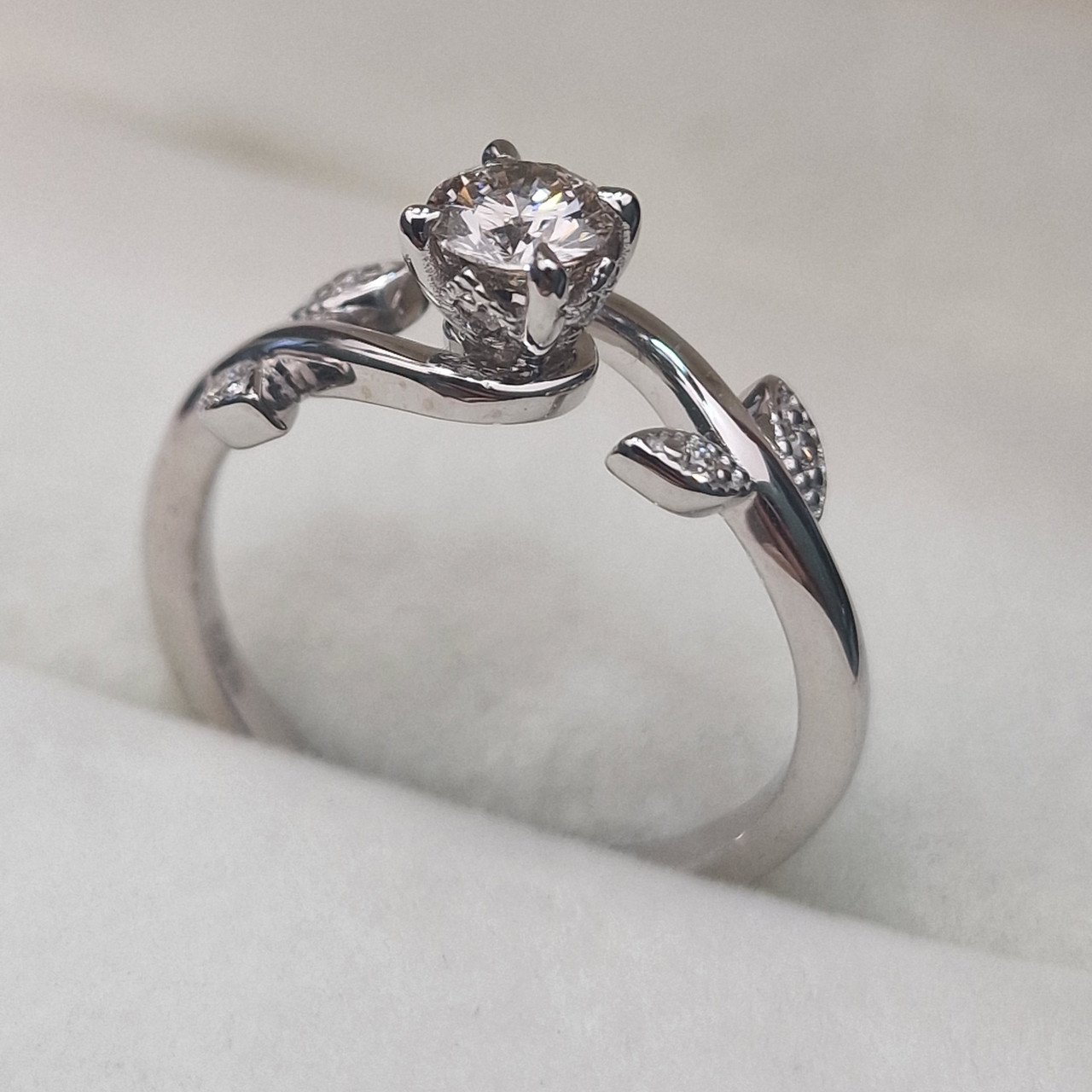 Кольцо Deimantas 104832545 17,5р 3,22гр 0,47ct. купить,NaN