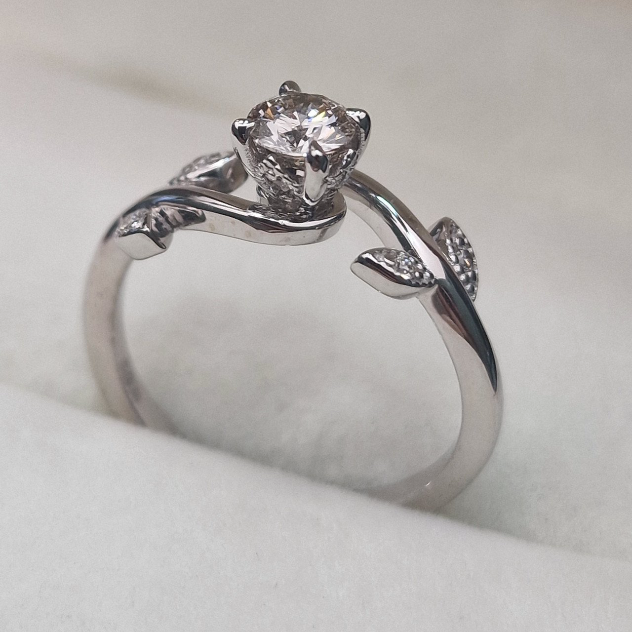 Кольцо Deimantas 104832545 17,5р 3,22гр 0,47ct. купить,NaN