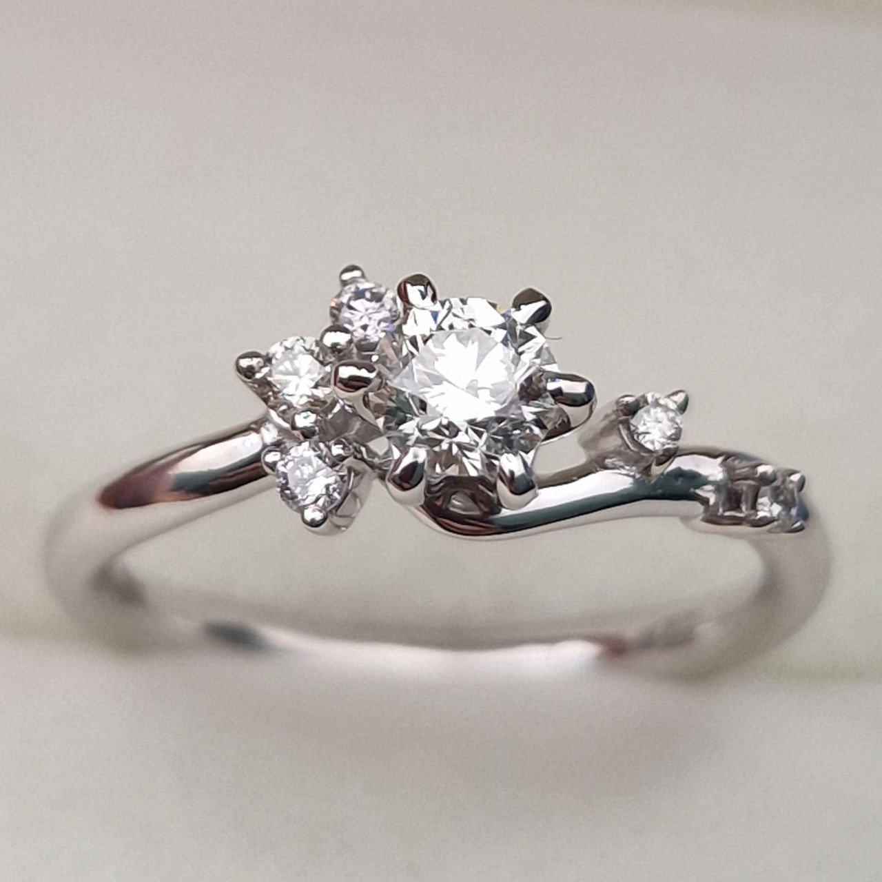 Кольцо Deimantas 103593258 16,5р 2,87гр 0,40ct. купить,NaN
