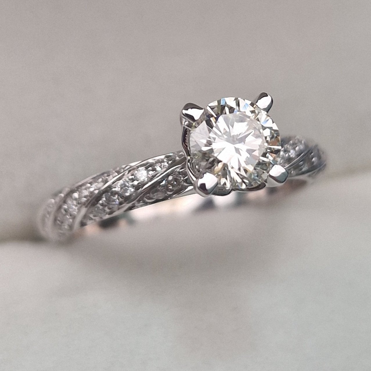 Кольцо Deimantas 104832687 17р 3,94гр 0,88ct. купить,NaN