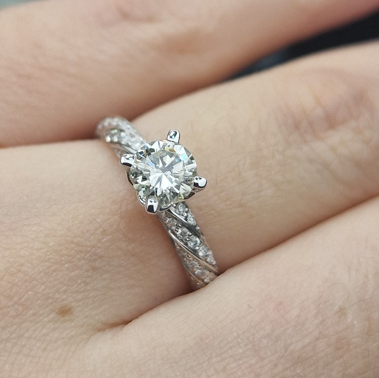 Кольцо Deimantas 104832687 17р 3,94гр 0,88ct. купить,NaN