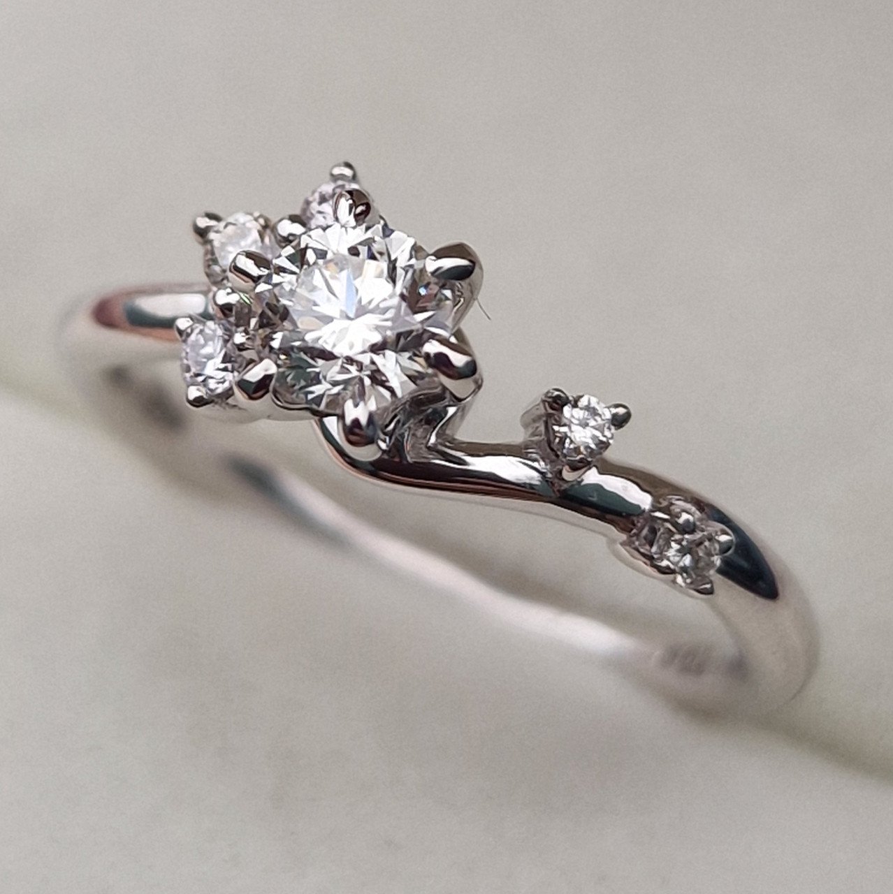 Кольцо Deimantas 103593258 16,5р 2,87гр 0,40ct. купить,NaN