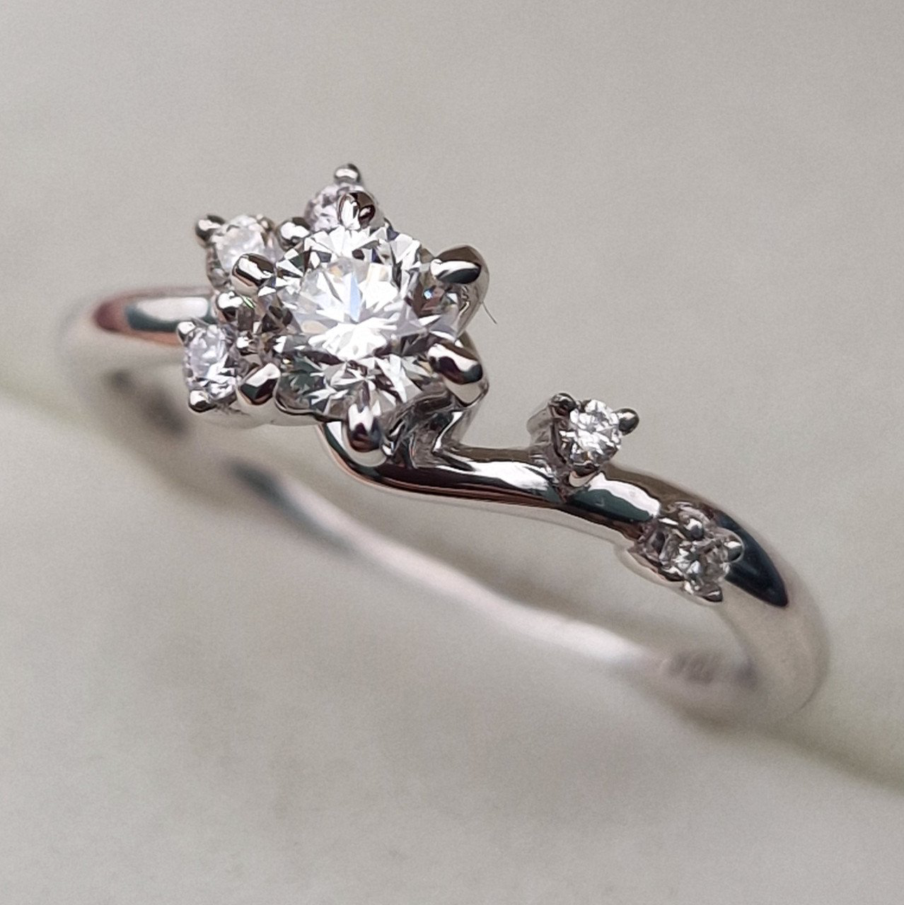 Кольцо Deimantas 103593258 16,5р 2,87гр 0,40ct. купить,NaN