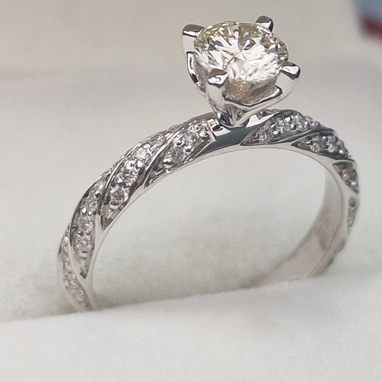 Кольцо Deimantas 104832687 17р 3,94гр 0,88ct. купить,NaN