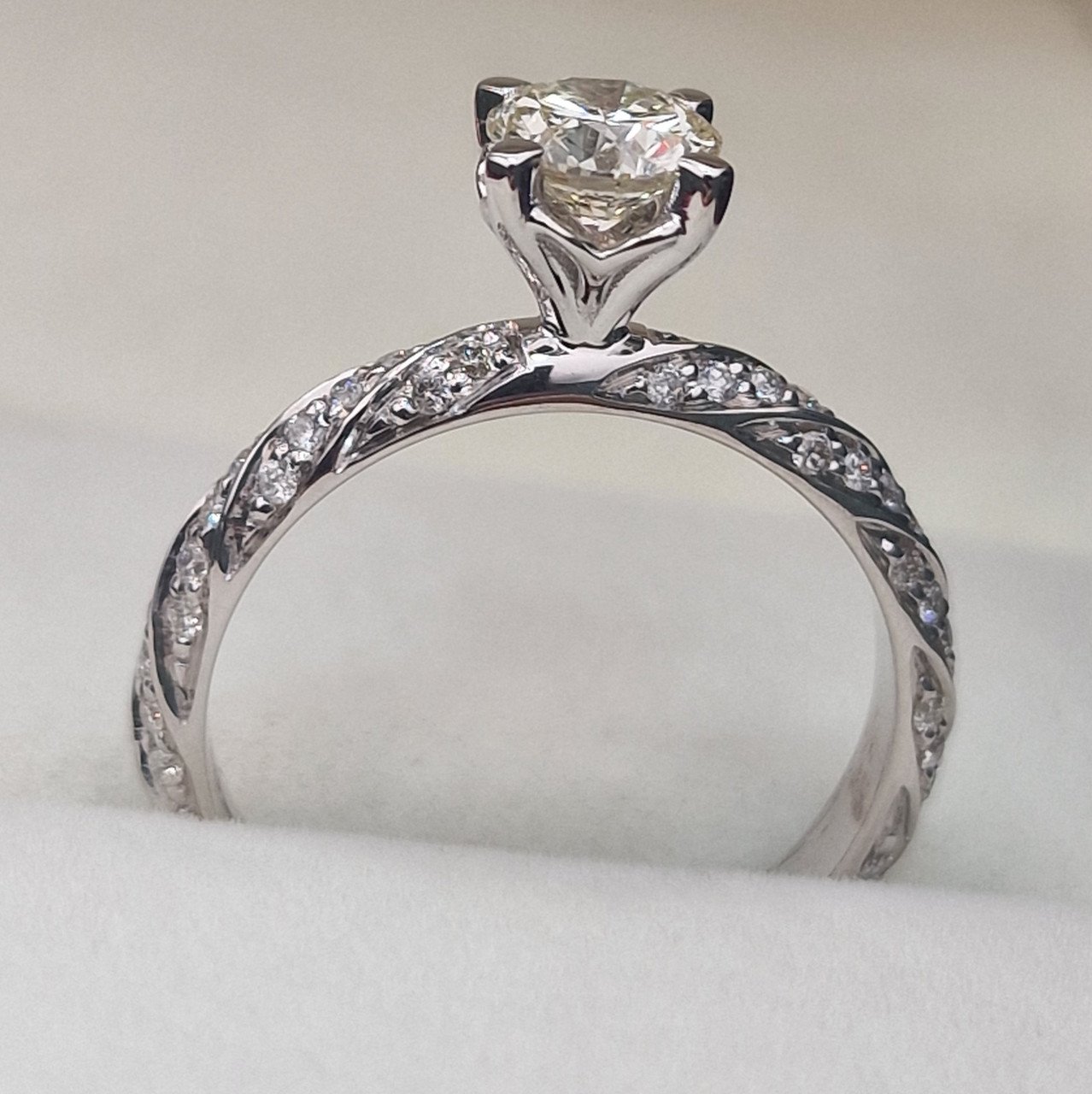 Кольцо Deimantas 104832687 17р 3,94гр 0,88ct. купить,NaN
