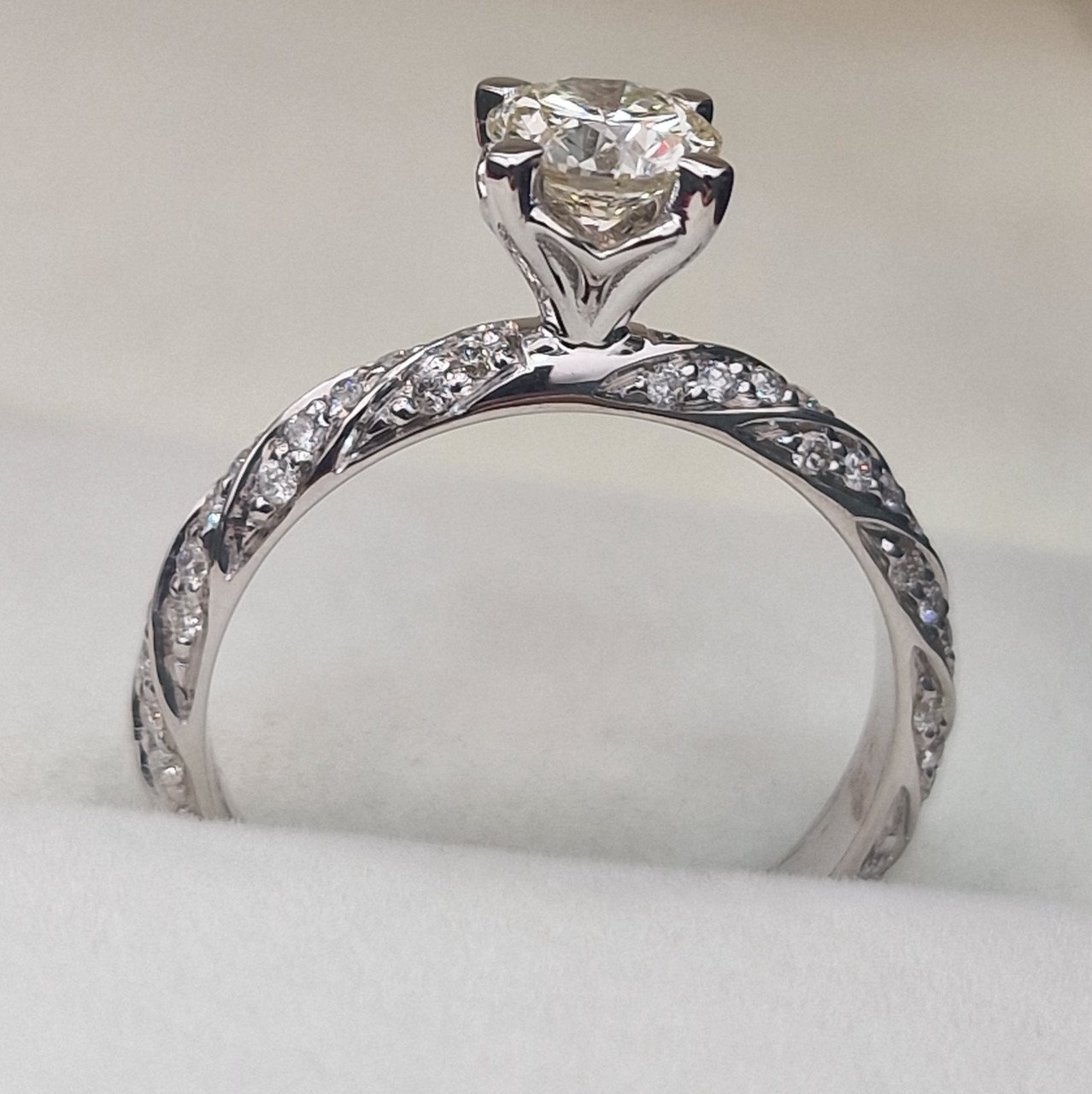 Кольцо Deimantas 104832687 17р 3,94гр 0,88ct. купить,NaN