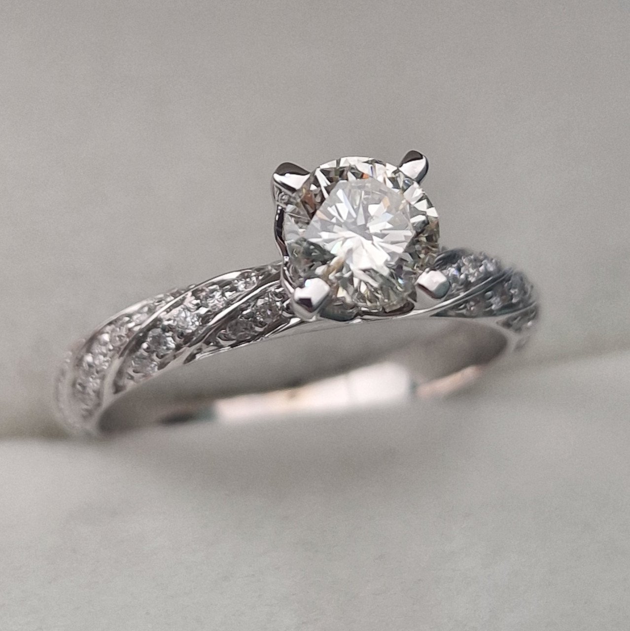 Кольцо Deimantas 104832687 17р 3,94гр 0,88ct. купить,NaN