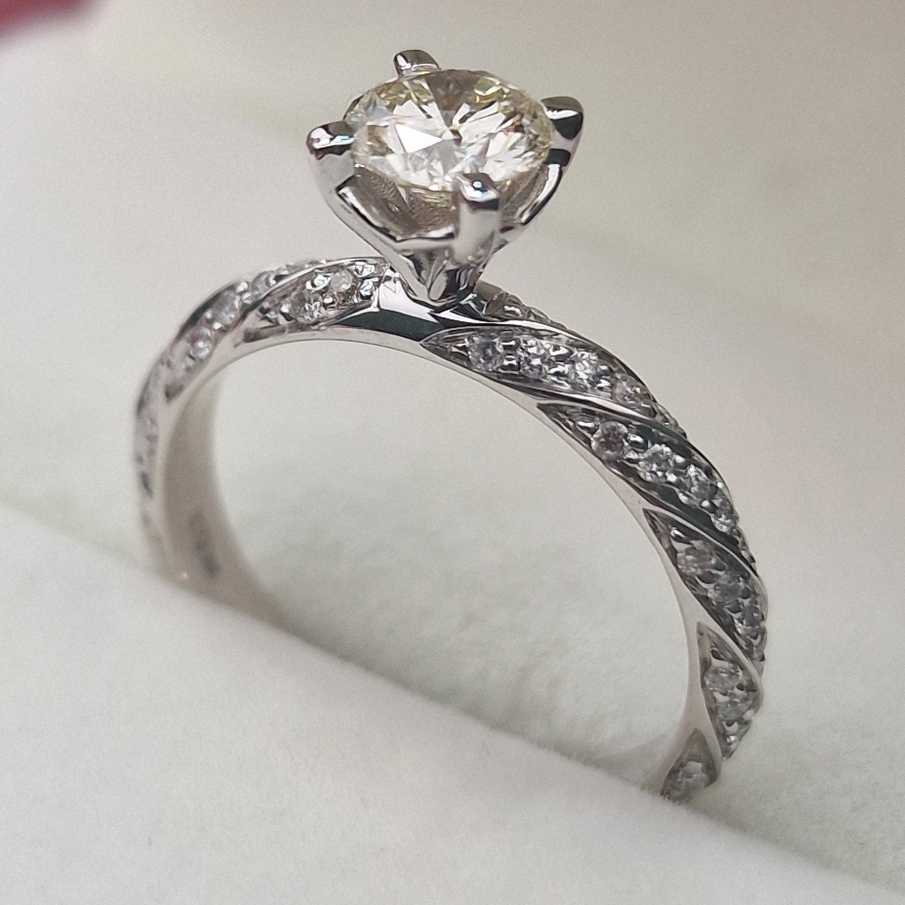 Кольцо Deimantas 104832687 17р 3,94гр 0,88ct. купить,NaN