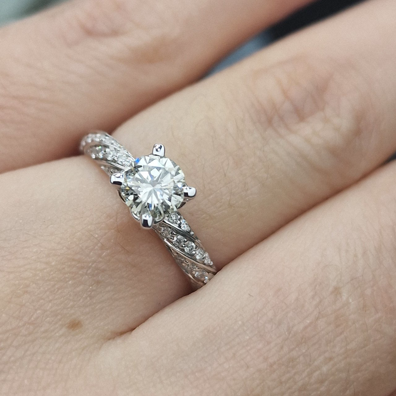 Кольцо Deimantas 104832687 17р 3,94гр 0,88ct. купить,NaN