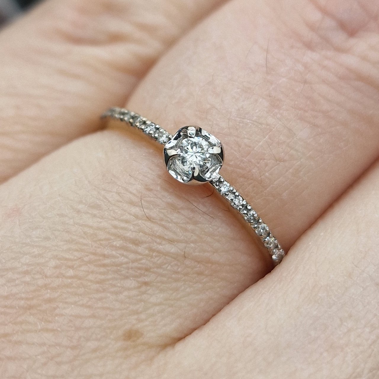 Кольцо Deimantas 105081221 16,5р 1,22гр 0,115ct. купить,NaN