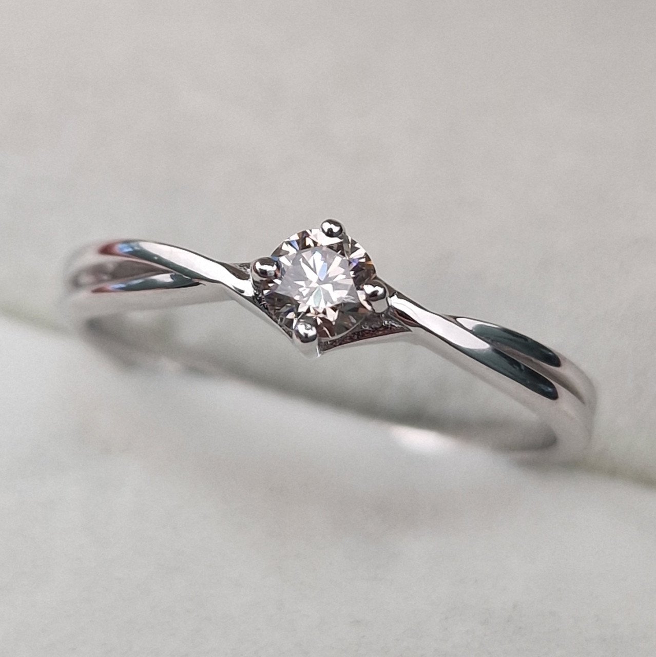 Кольцо Deimantas 105082625 17р 1,59гр 0,176ct. купить,NaN