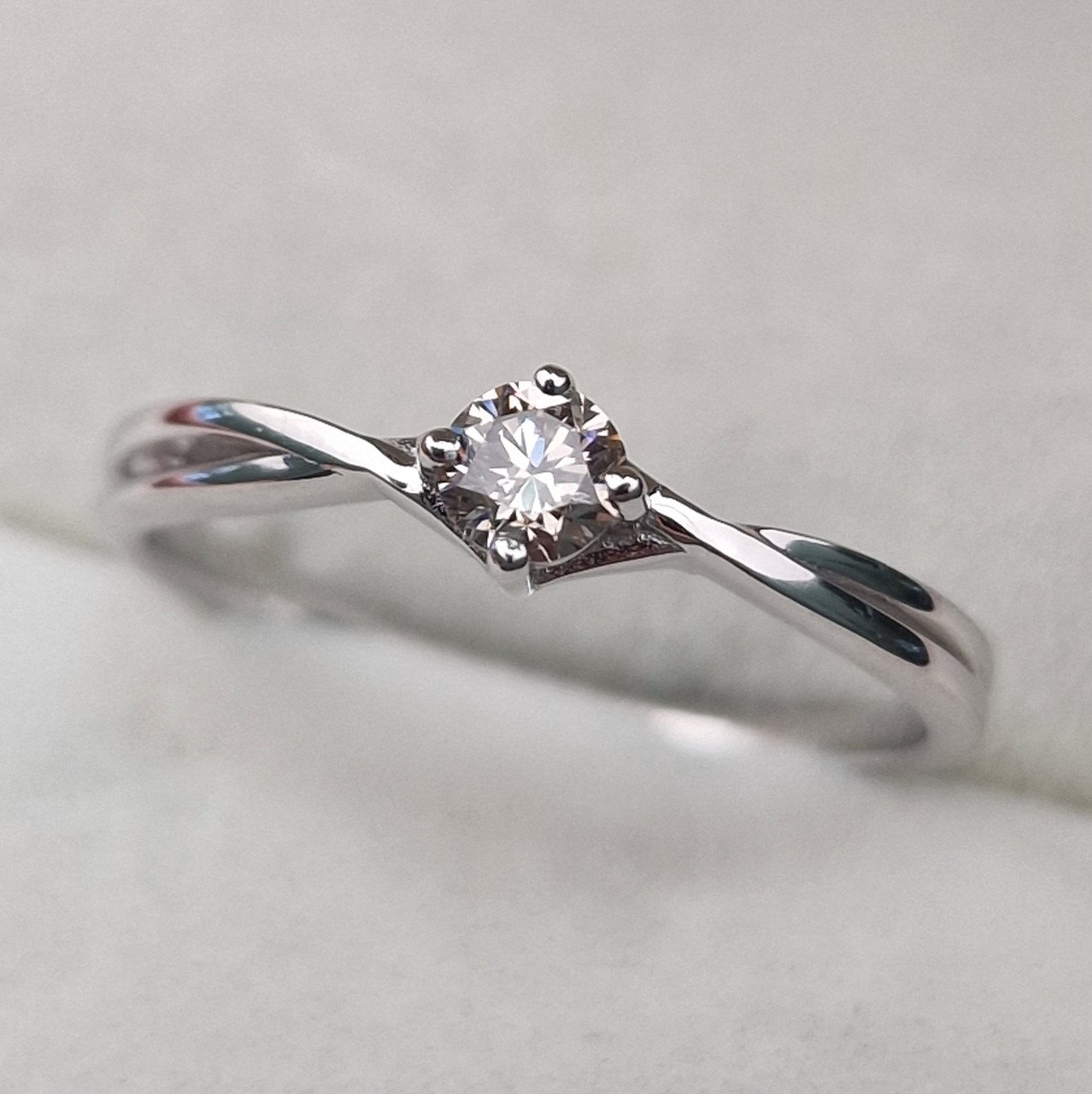 Кольцо Deimantas 105082625 17р 1,59гр 0,176ct. купить,NaN