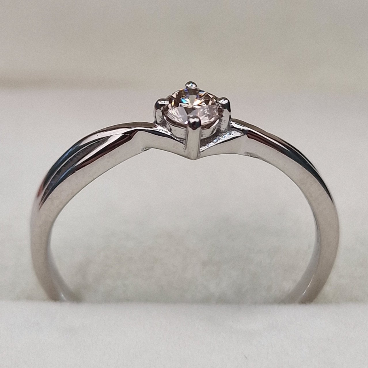 Кольцо Deimantas 105082625 17р 1,59гр 0,176ct. купить,NaN