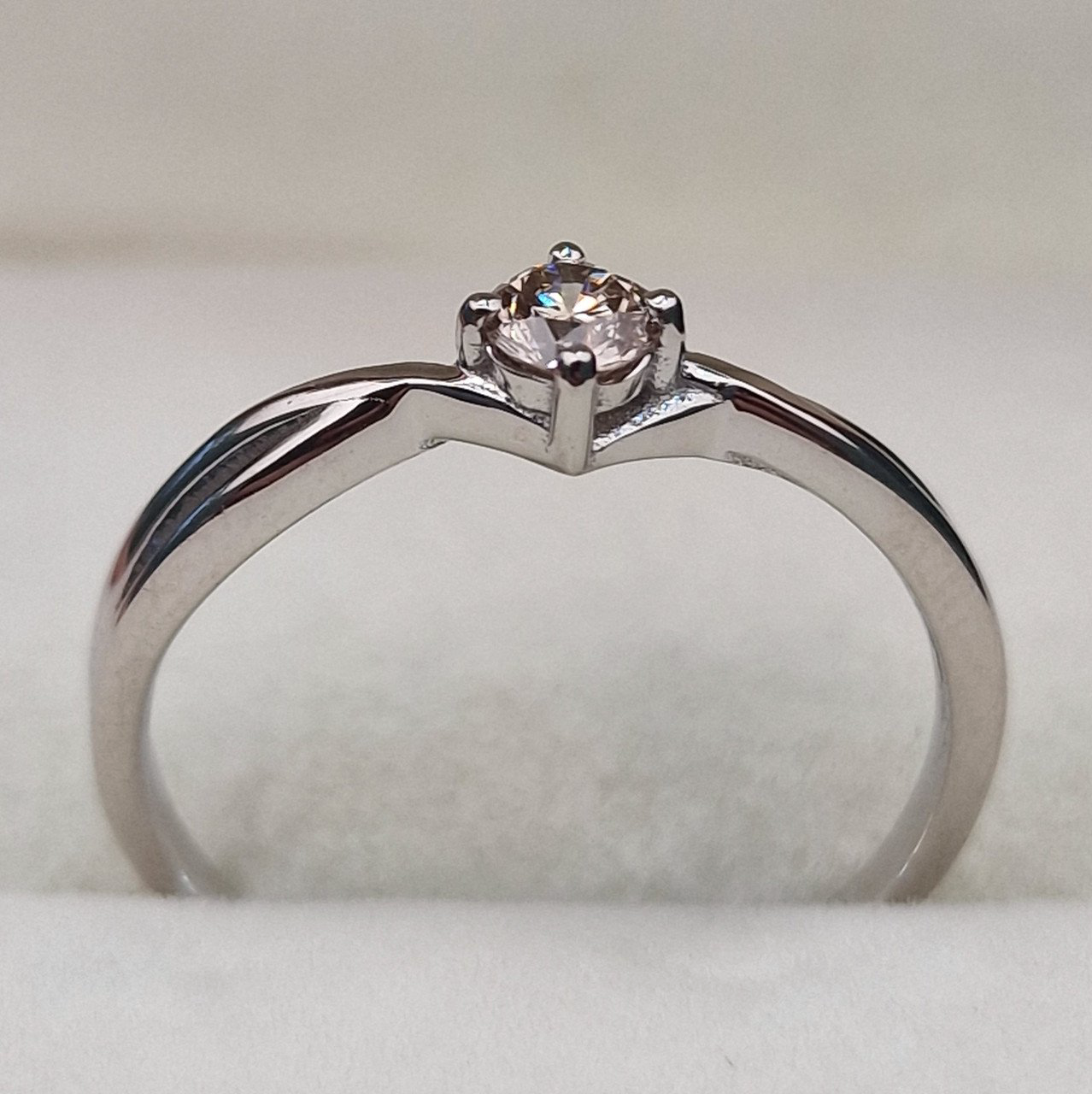 Кольцо Deimantas 105082625 17р 1,59гр 0,176ct. купить,NaN