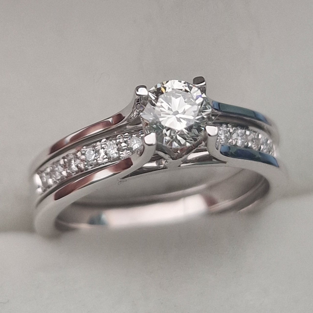 Кольцо Deimantas 104840622 16,5р 5,39гр 0,64ct. купить,NaN