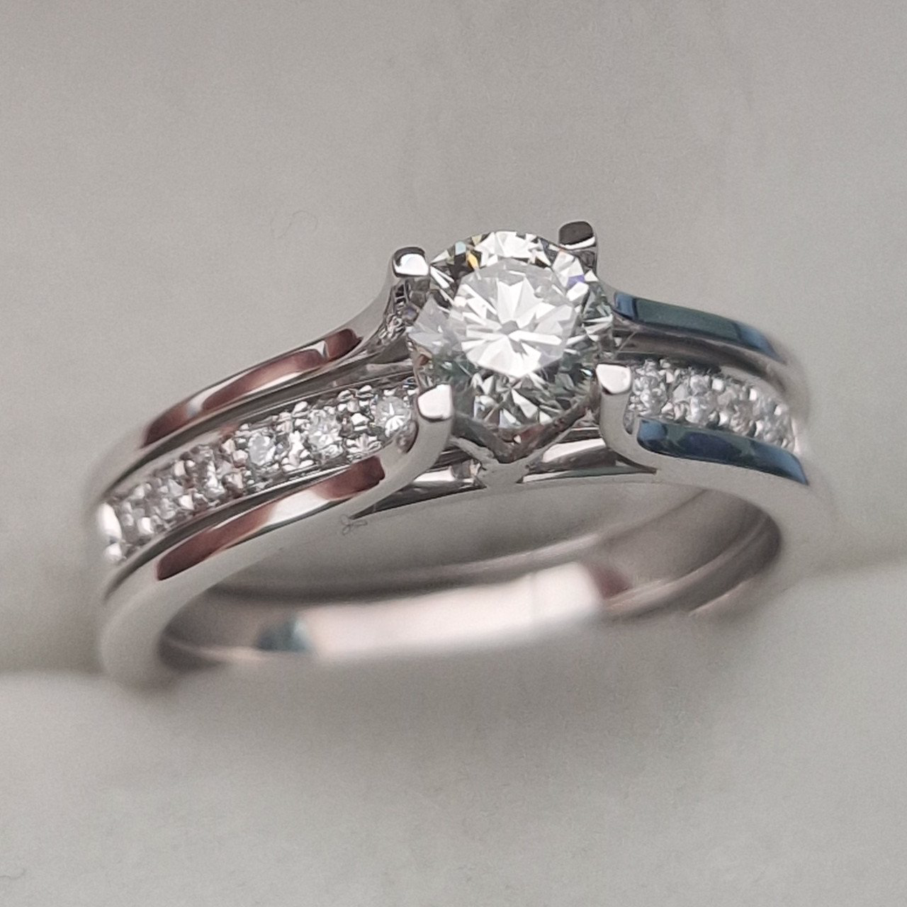 Кольцо Deimantas 104840622 16,5р 5,39гр 0,64ct. купить,NaN