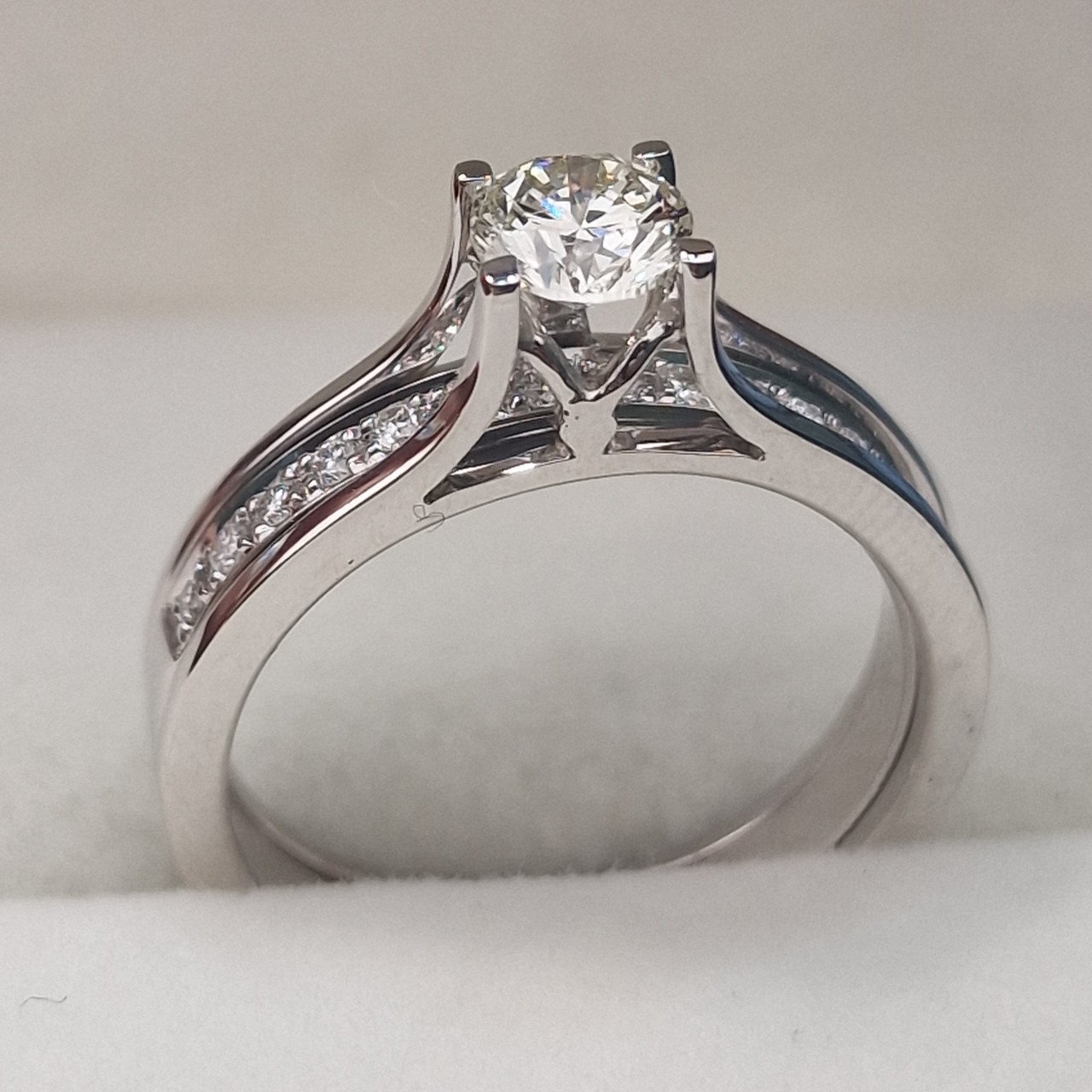 Кольцо Deimantas 104840622 16,5р 5,39гр 0,64ct. купить,NaN