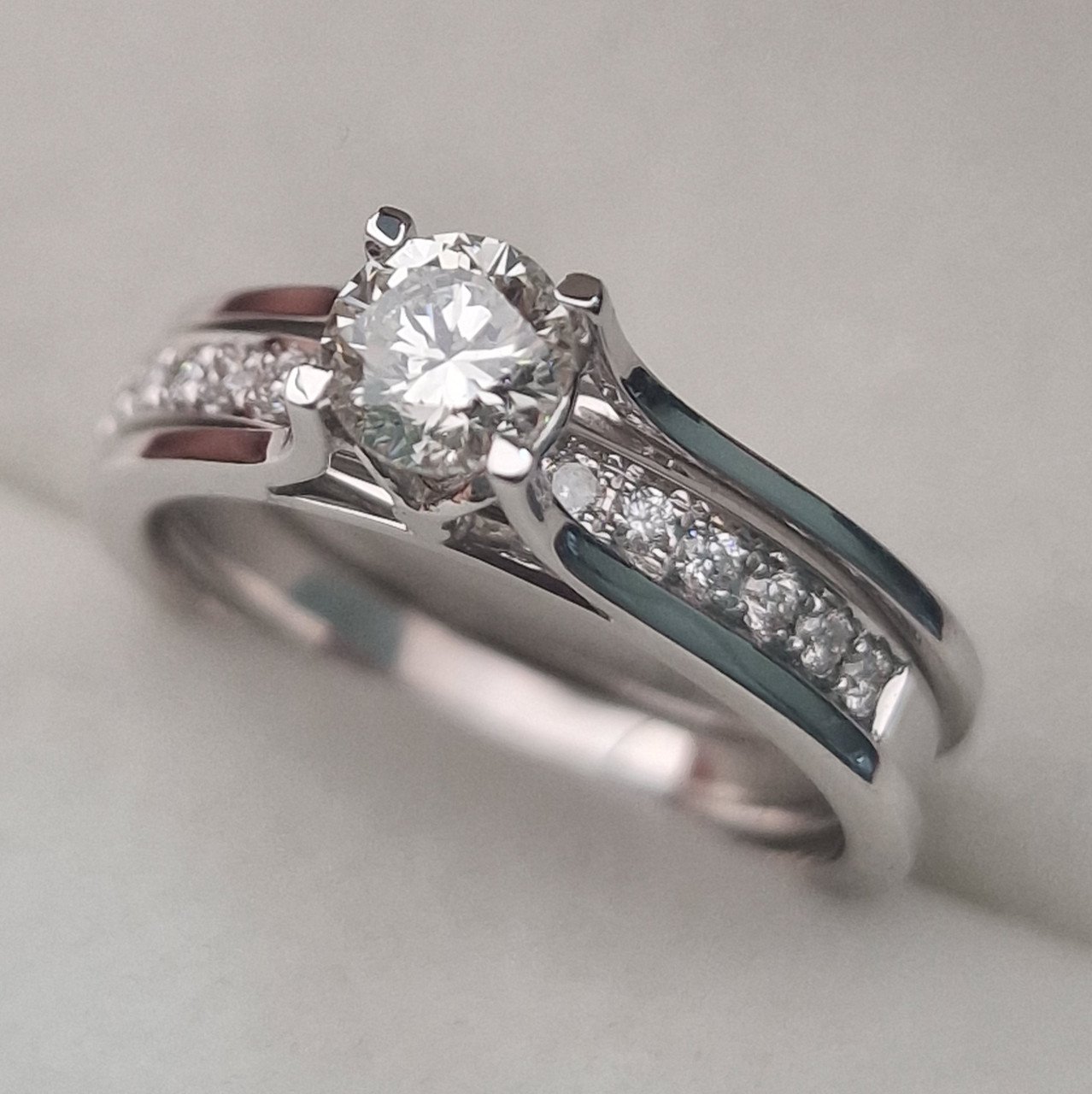 Кольцо Deimantas 104840622 16,5р 5,39гр 0,64ct. купить,NaN