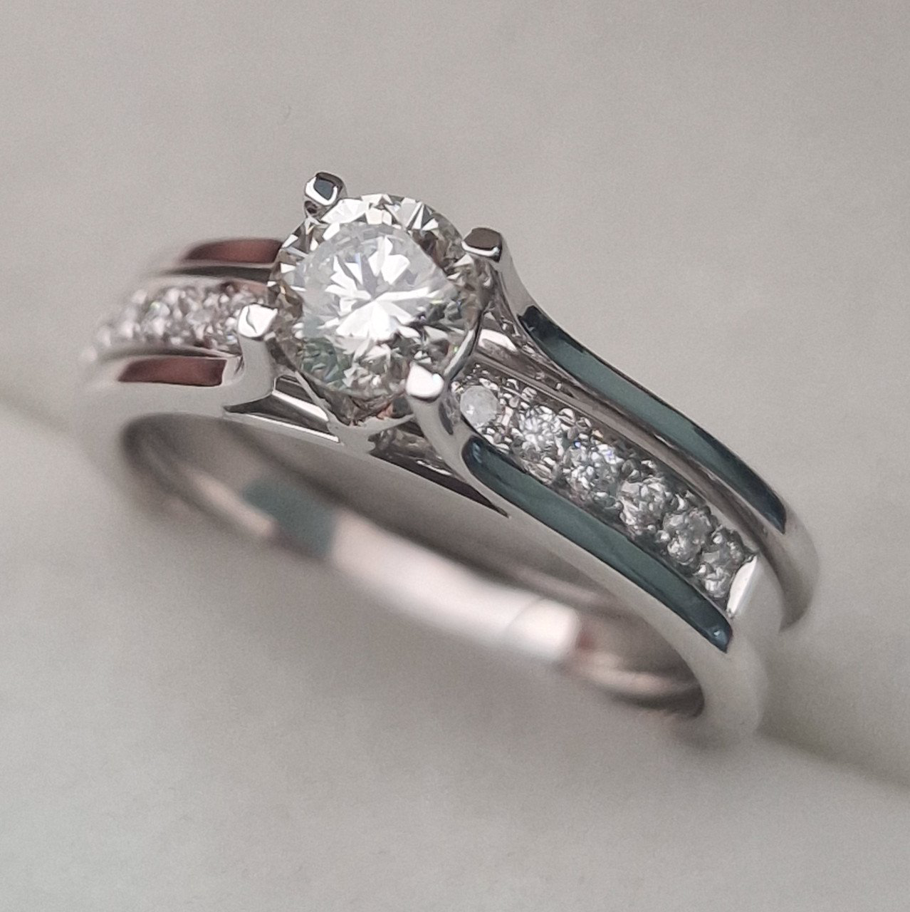 Кольцо Deimantas 104840622 16,5р 5,39гр 0,64ct. купить,NaN