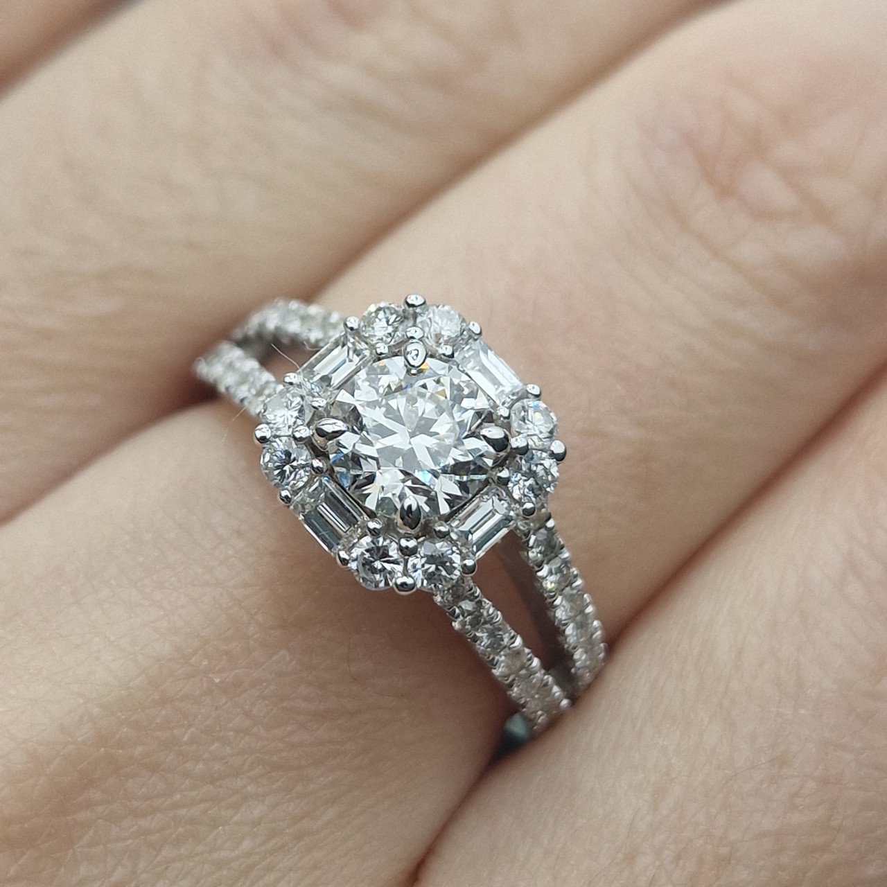 Кольцо Deimantas 104840646 18р 6,25гр 2,29ct. купить,NaN