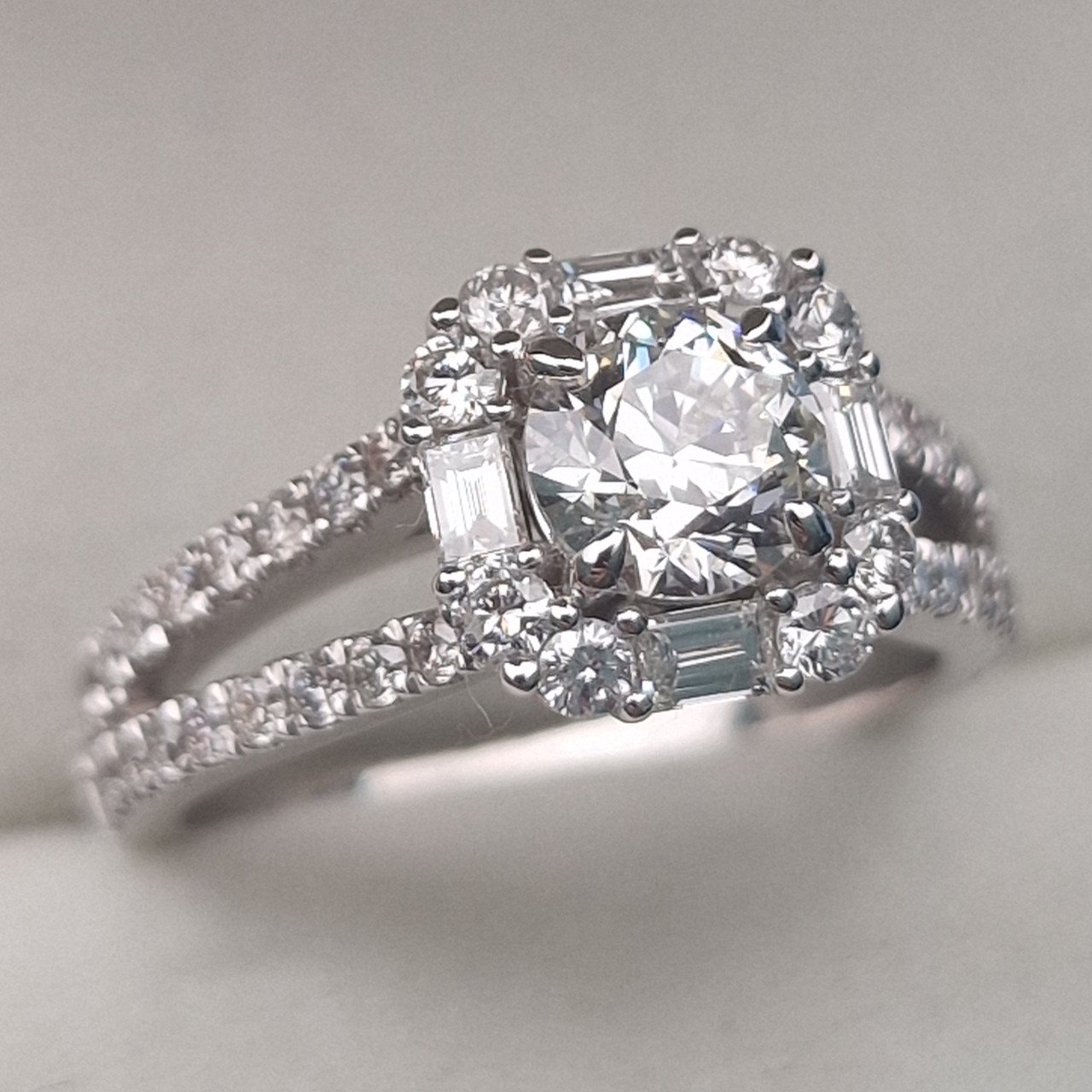 Кольцо Deimantas 104840646 18р 6,25гр 2,29ct. купить,NaN