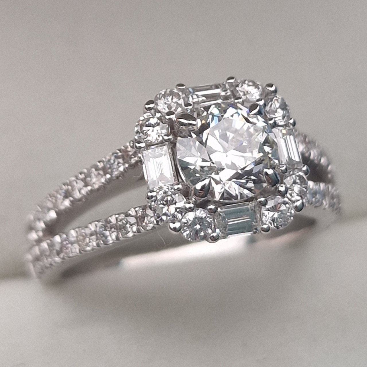 Кольцо Deimantas 104840646 18р 6,25гр 2,29ct. купить,NaN