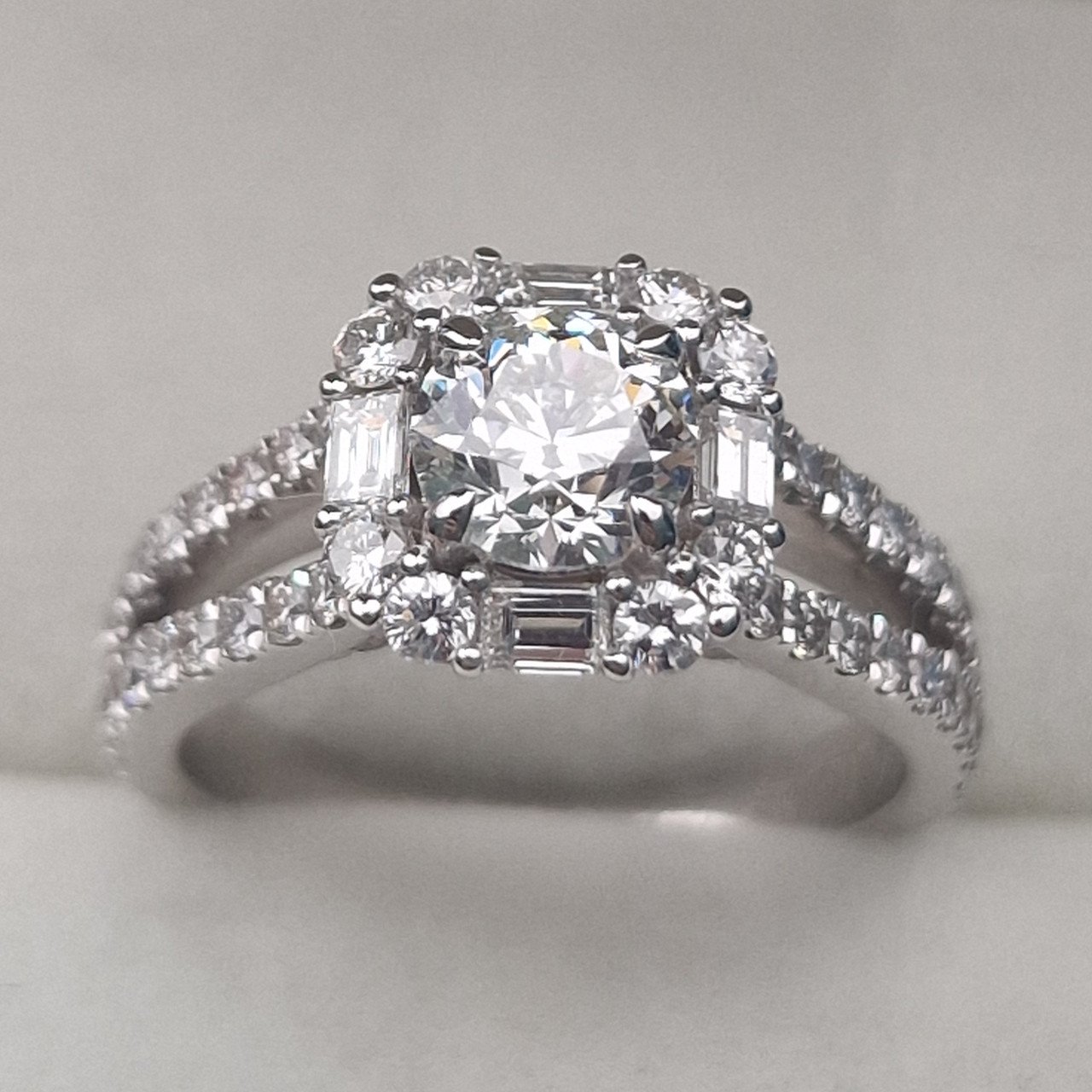 Кольцо Deimantas 104840646 18р 6,25гр 2,29ct. купить,NaN