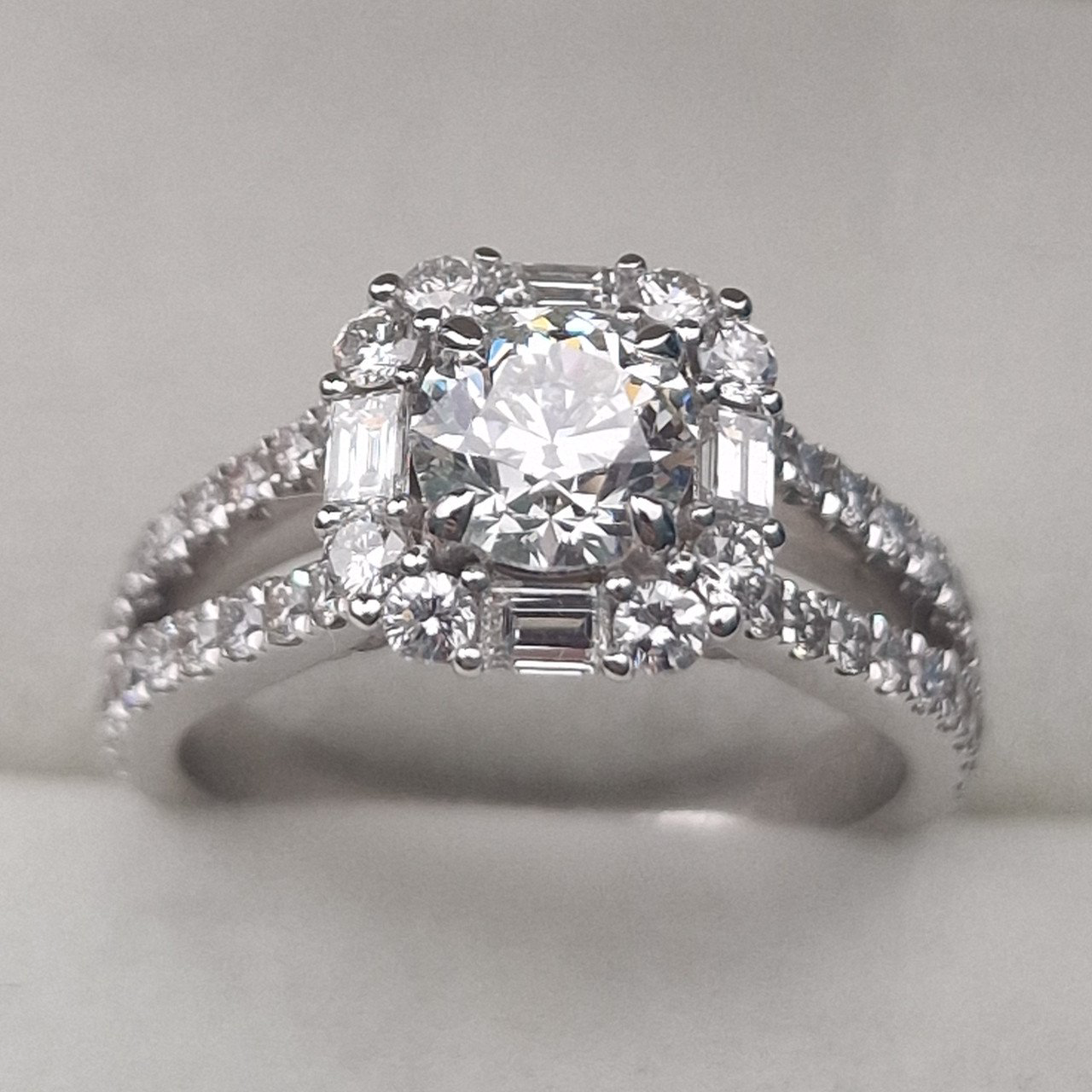 Кольцо Deimantas 104840646 18р 6,25гр 2,29ct. купить,NaN