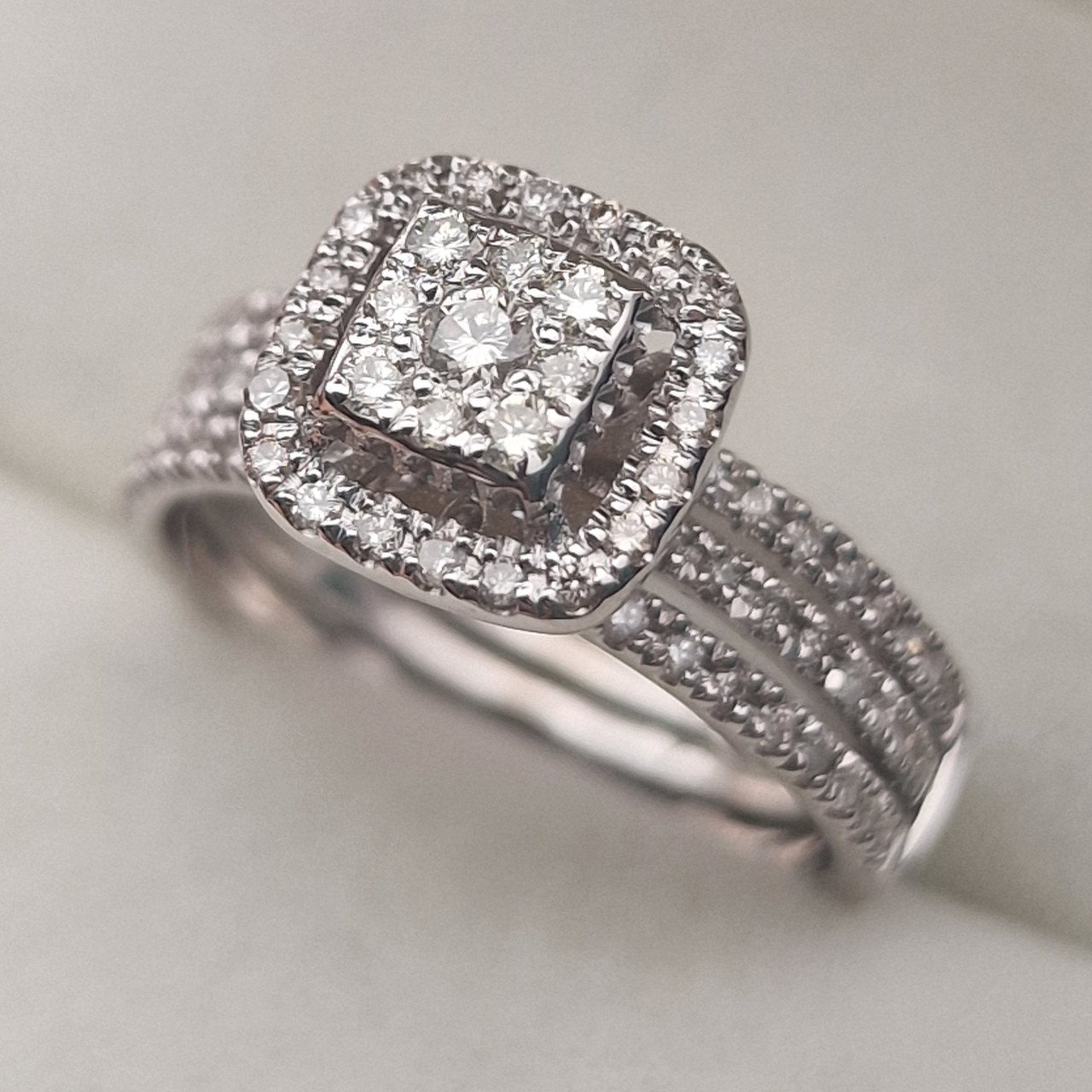 Кольцо Deimantas 104840810 17,5р 4,7гр 0,60ct. купить,NaN