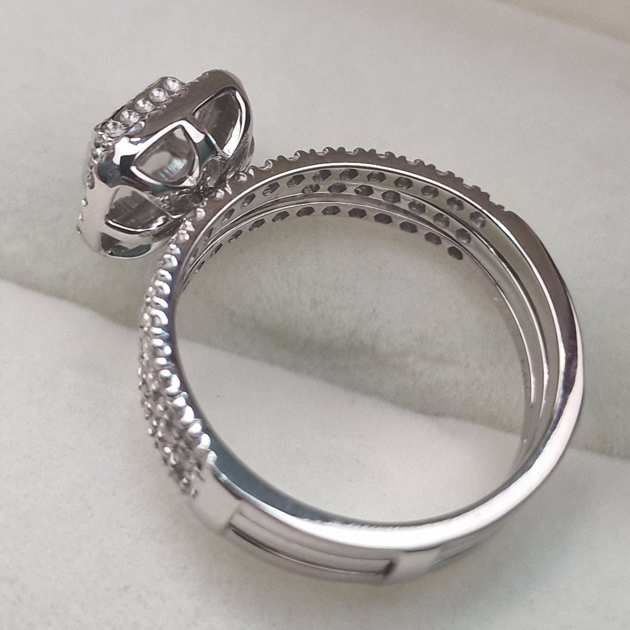 Кольцо Deimantas 104840810 17,5р 4,7гр 0,60ct. купить,NaN