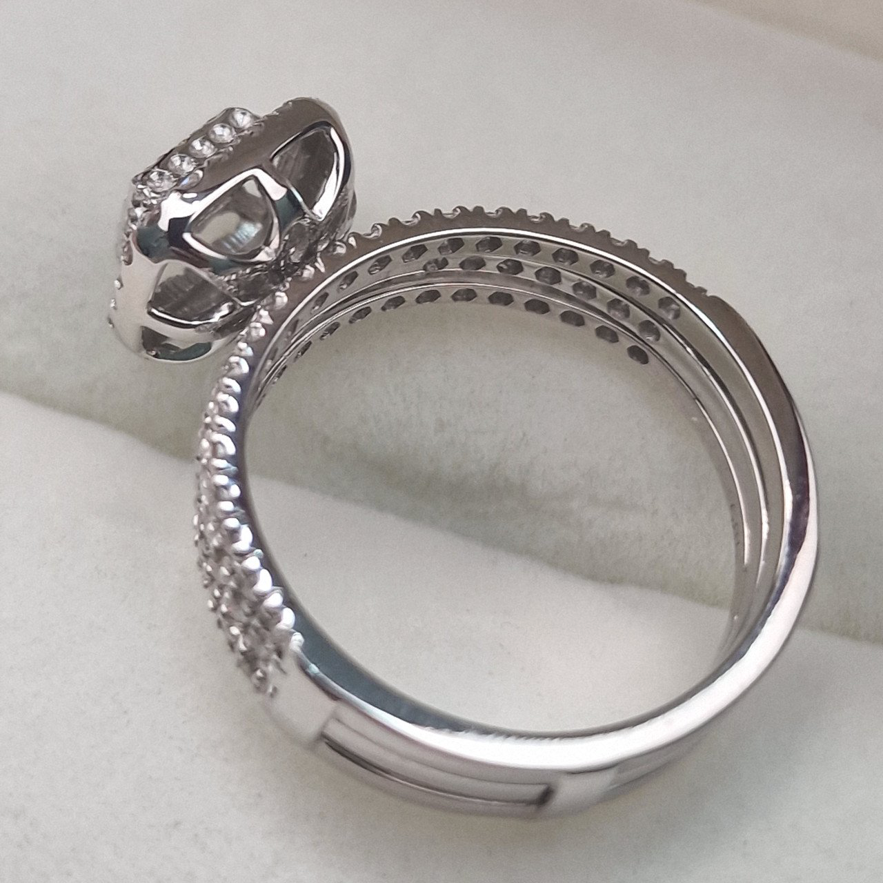 Кольцо Deimantas 104840810 17,5р 4,7гр 0,60ct. купить,NaN