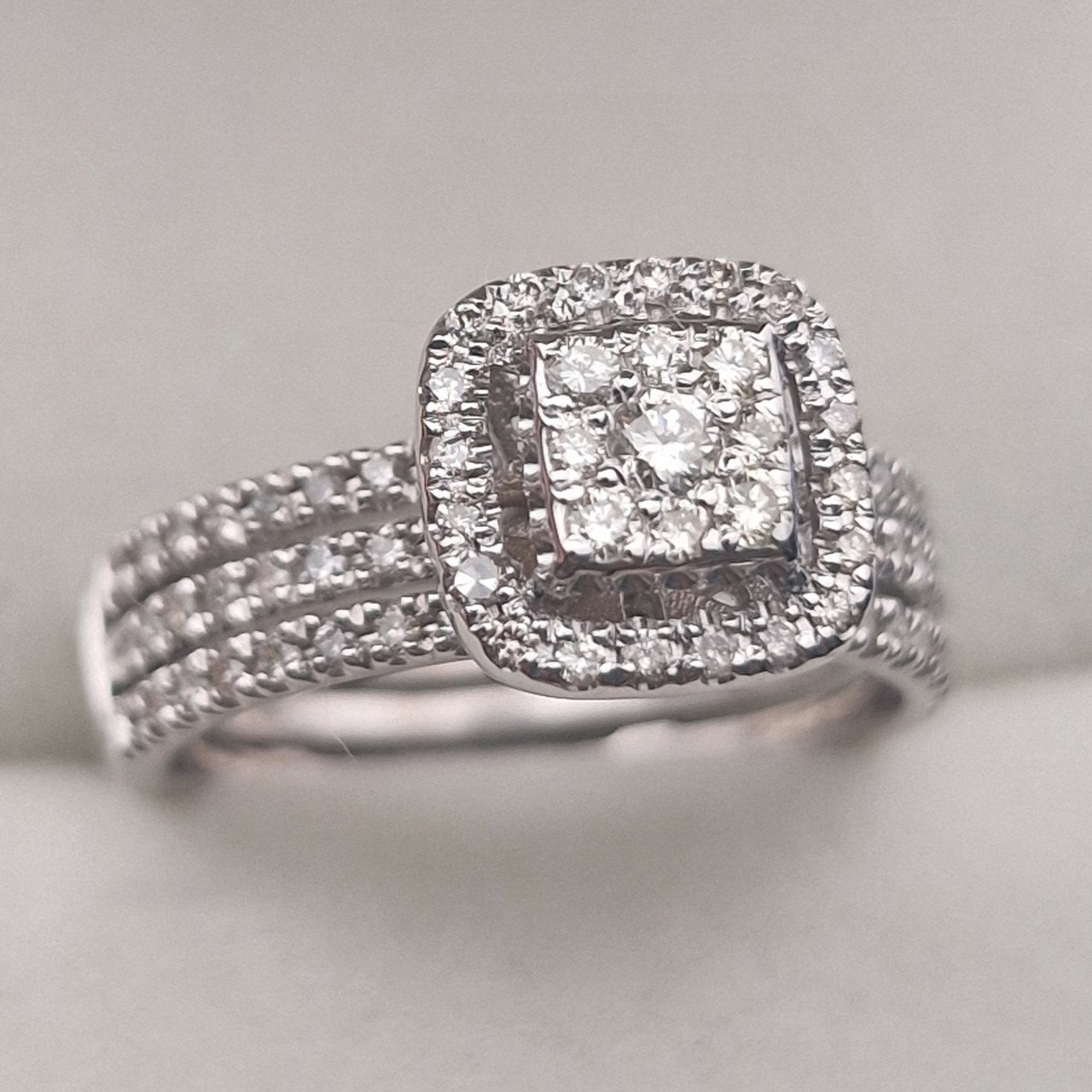 Кольцо Deimantas 104840810 17,5р 4,7гр 0,60ct. купить,NaN
