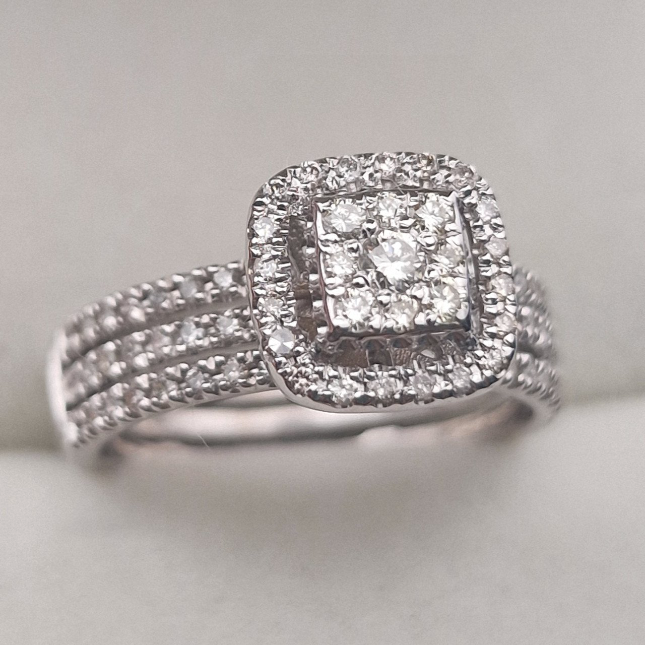 Кольцо Deimantas 104840810 17,5р 4,7гр 0,60ct. купить,NaN