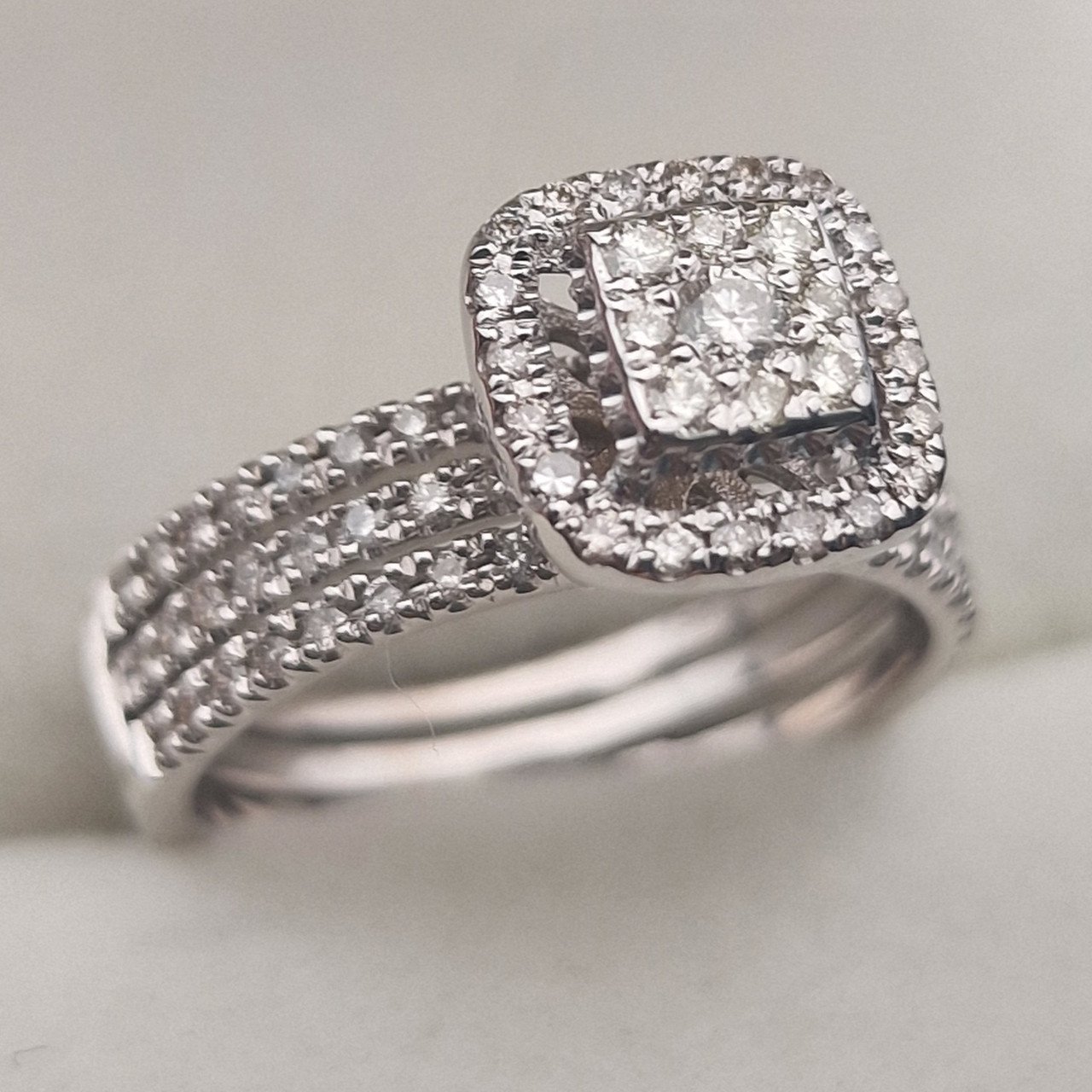 Кольцо Deimantas 104840810 17,5р 4,7гр 0,60ct. купить,NaN