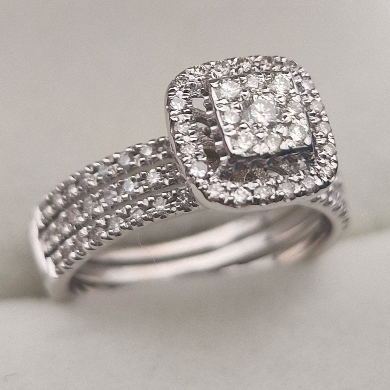 Кольцо Deimantas 104840810 17,5р 4,7гр 0,60ct. купить,NaN