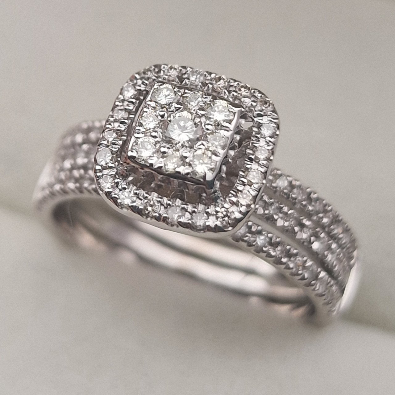 Кольцо Deimantas 104840810 17,5р 4,7гр 0,60ct. купить,NaN
