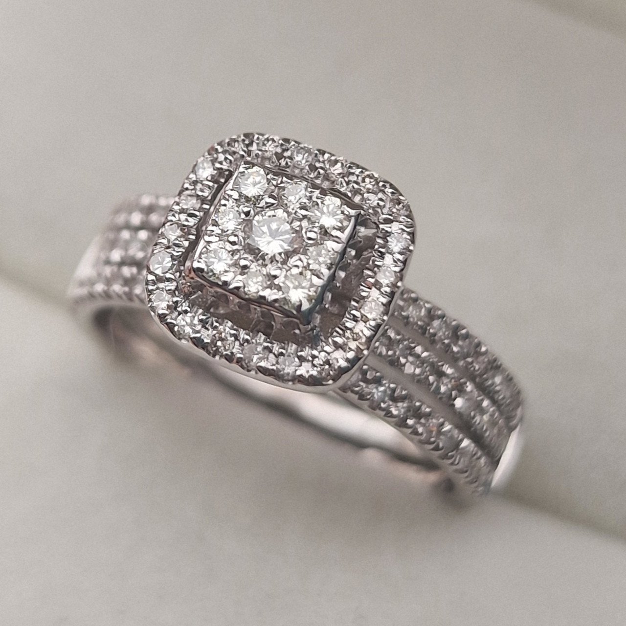 Кольцо Deimantas 104840810 17,5р 4,7гр 0,60ct. купить,NaN