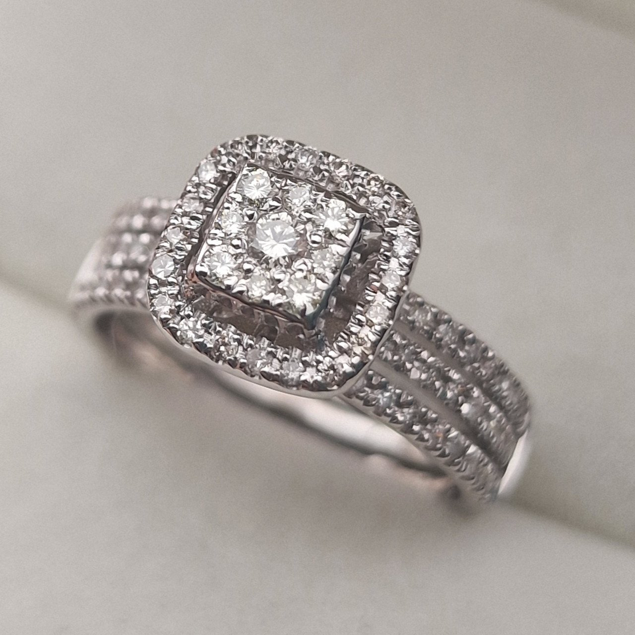 Кольцо Deimantas 104840810 17,5р 4,7гр 0,60ct. купить,NaN