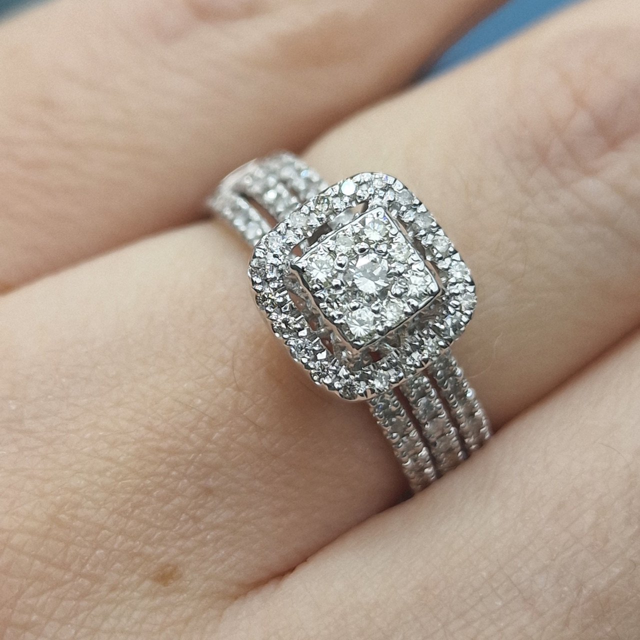 Кольцо Deimantas 104840810 17,5р 4,7гр 0,60ct. купить,NaN