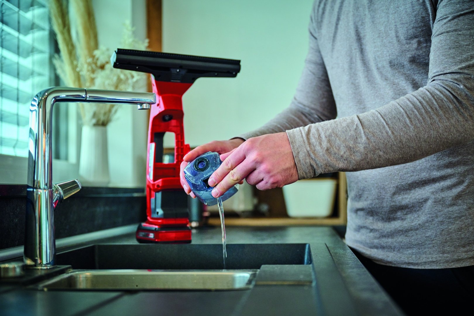 Стеклоочиститель Einhell BRILLIANTО черный, красный - ForteMarket Стеклоочиститель Einhell BRILLIANTО черный, красный купить,0