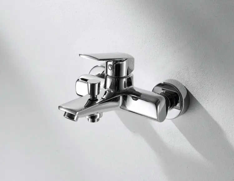 Смеситель для ванны BRAVAT Real F6121179CP-01, однозахватный купить,NaN