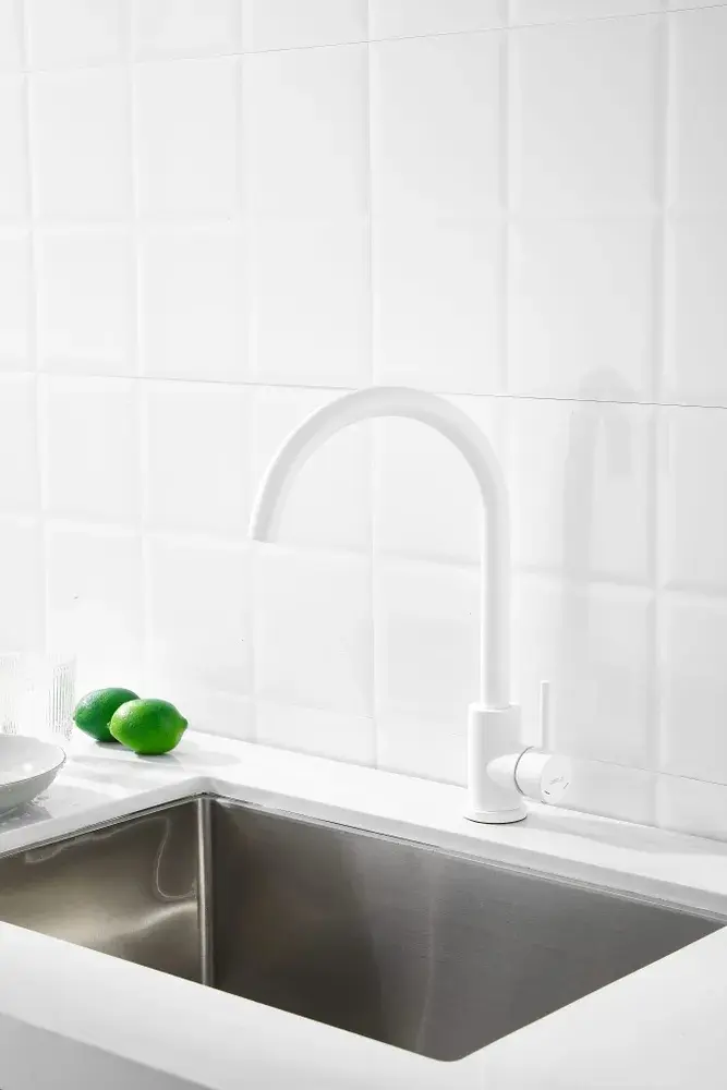 Смеситель для кухни Belz B70810-8, нержавеющая сталь, цвет белый купить,30040