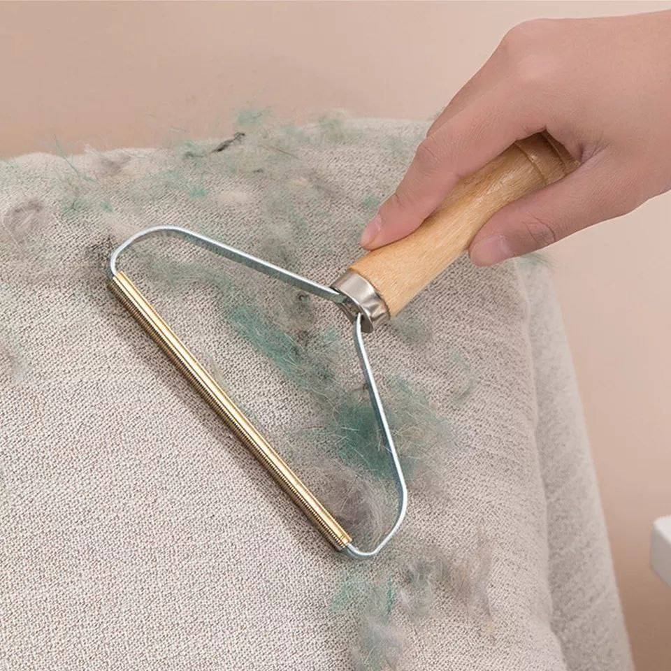 Щетка-скребок для удаления шерсти, катышков и чистка ковров бежевый купить,NaN