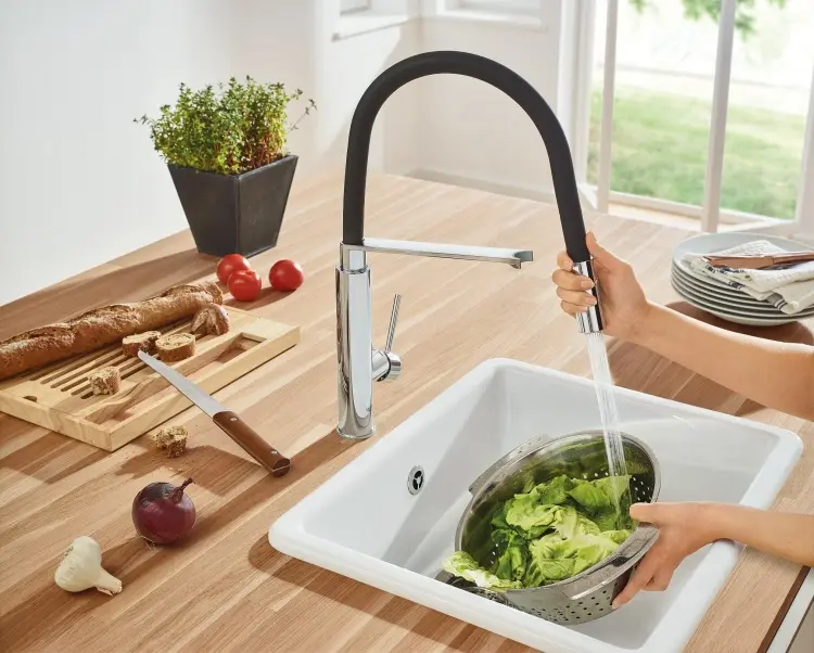 Смеситель с гибким изливом Grohe Concetto 31491000, латунь, цвет черный, хром