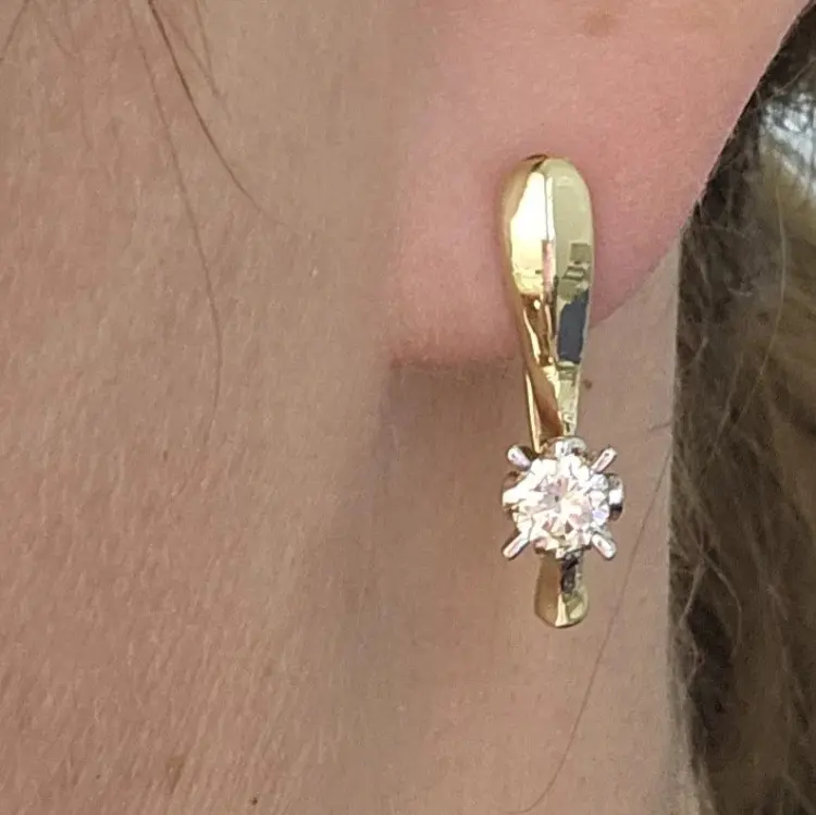 Серьги Deimantas 117311367 вес 4.57 г золото, бриллиант купить,NaN