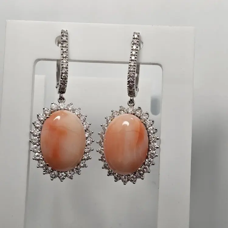 Серьги Deimantas 122602753 вес 11.7 г золото, бриллиант, коралл купить,NaN